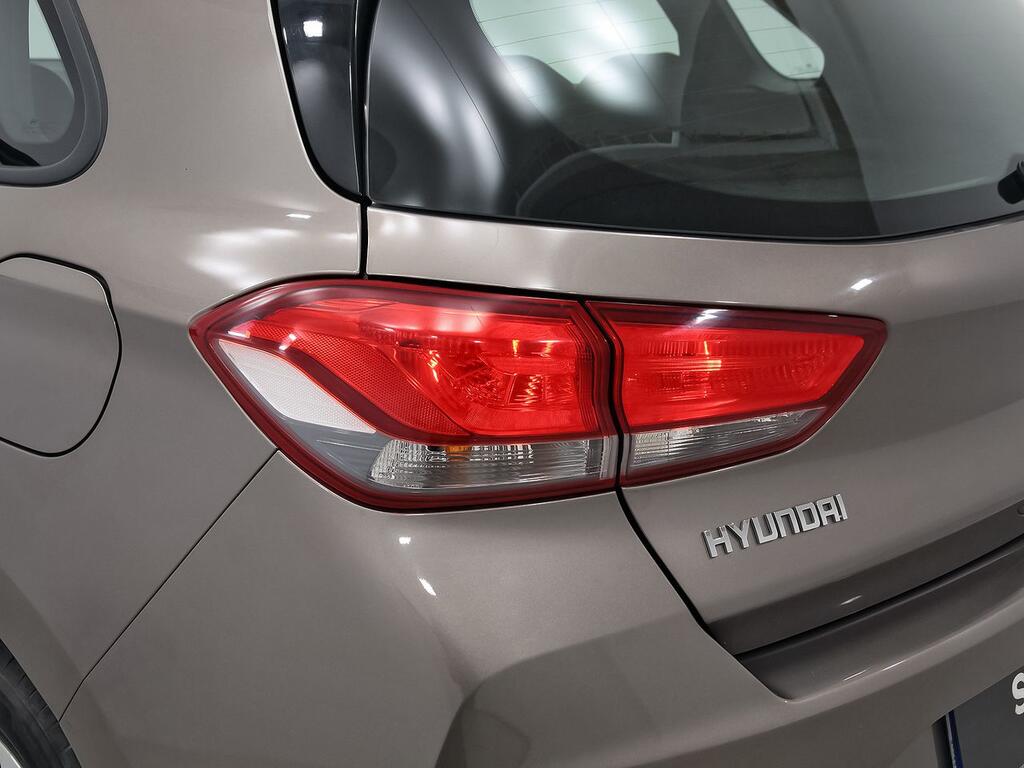 Hyundai i30 1.5 DPI Essence // 48.966 km