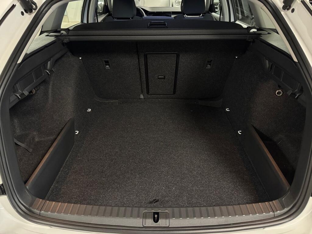 Skoda Octavia Combi 2.0 TDI 110kW(150CV) DSG Selection // 1 km