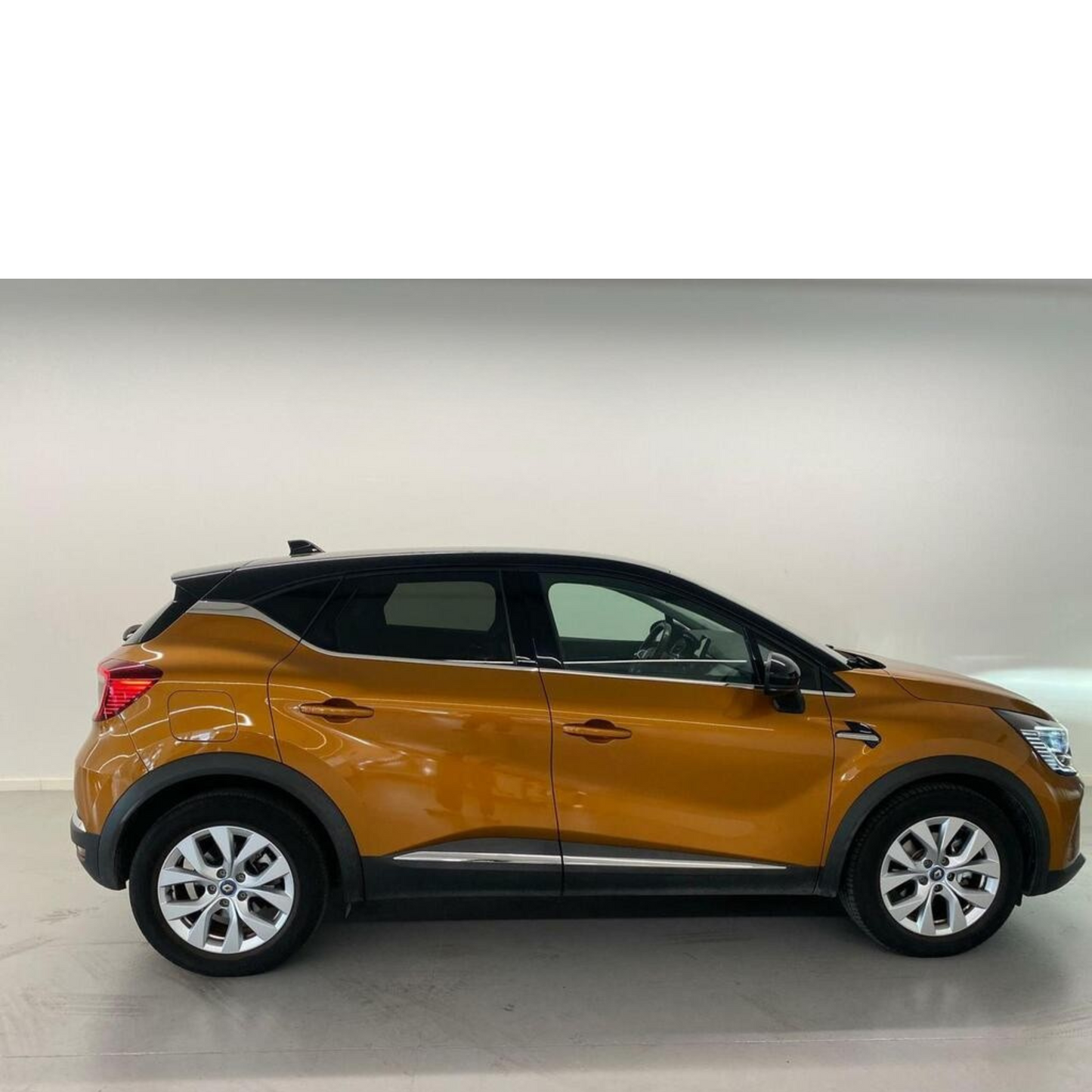 Renault Captur Zen E-TECH Híbrido enchufable 160cv // 43.860 km