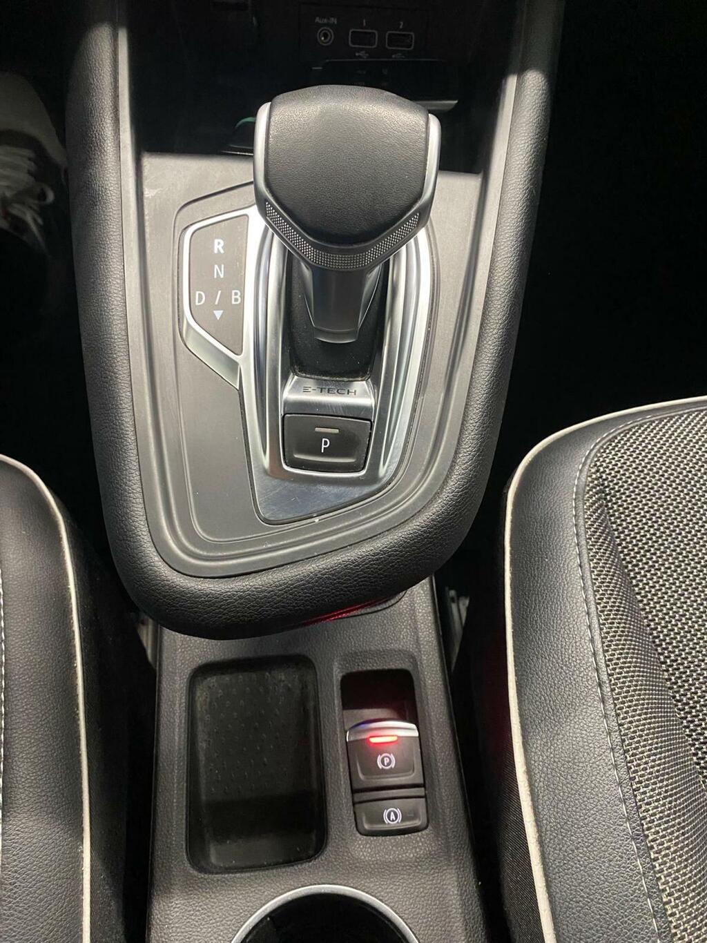 Renault Captur Zen E-TECH Híbrido enchufable 160cv // 43.860 km