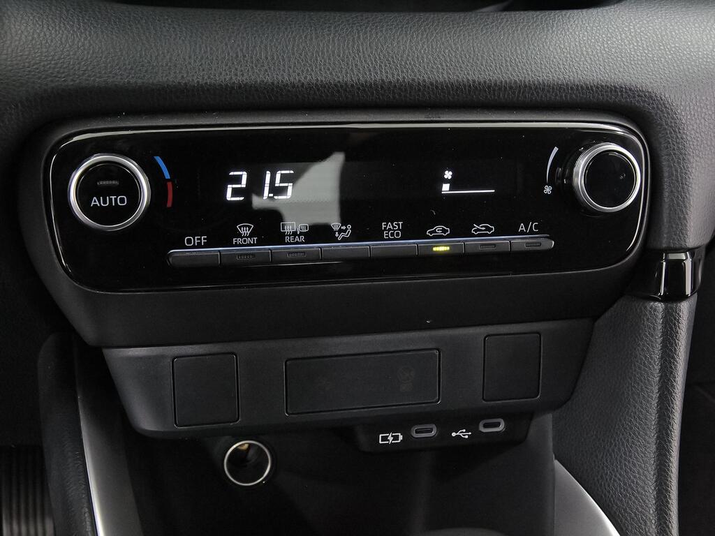 Toyota Yaris 1.5 120H Active Plus // 38.469 km
