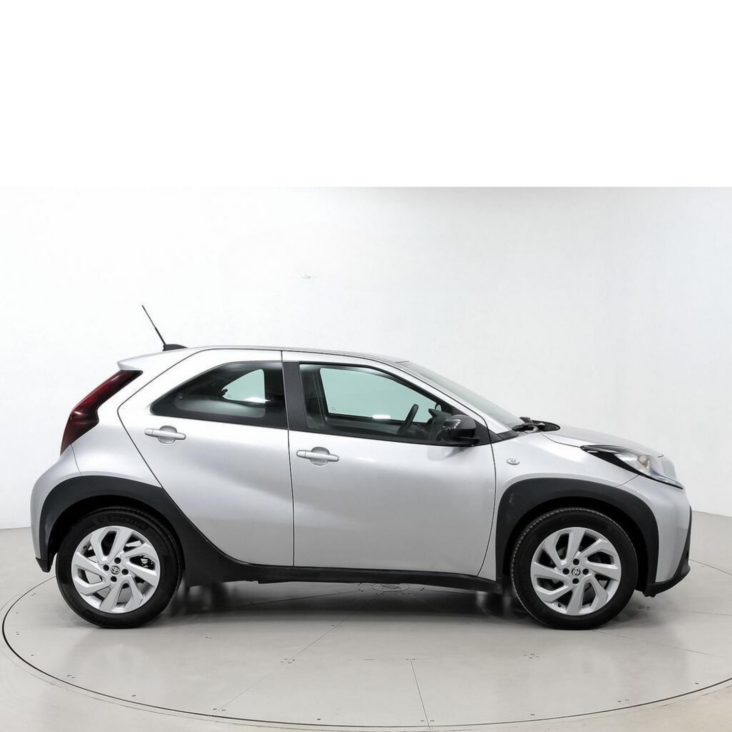 Toyota Aygo X Cross 1.0 VVT-I 72CV Play // 32.675 km