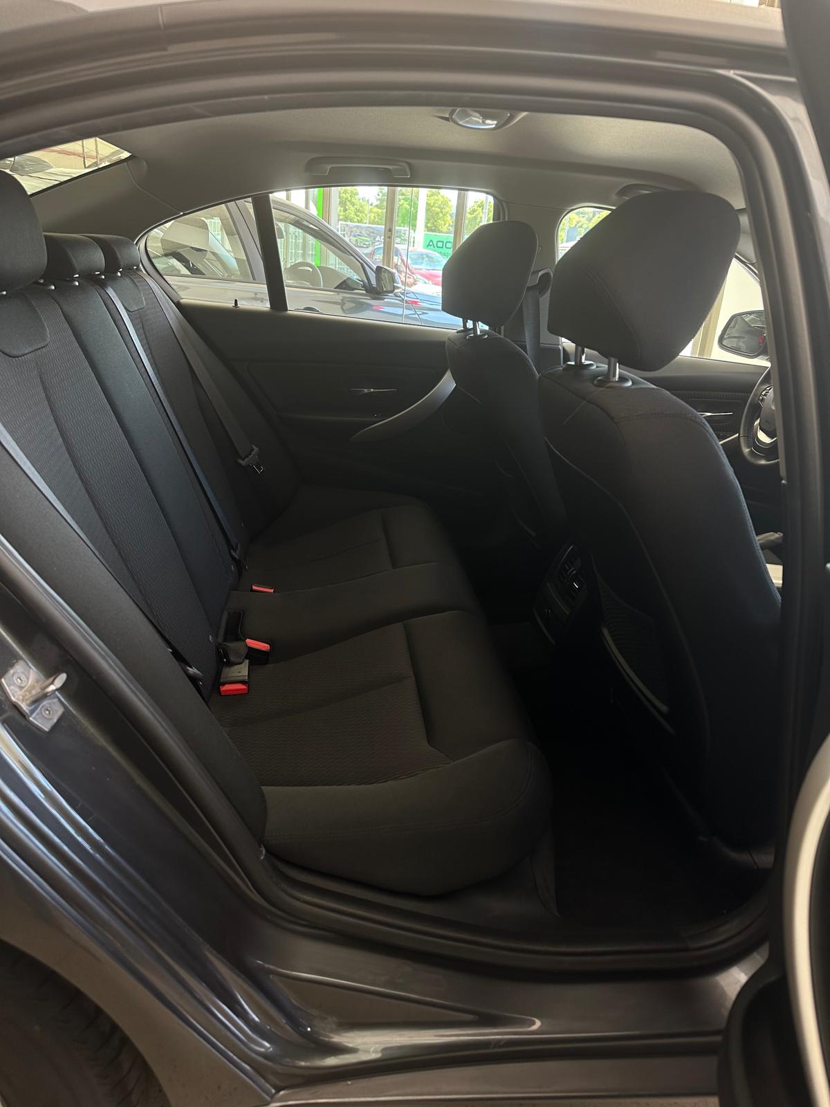BMW SERIES 3 318d // 58.000 km