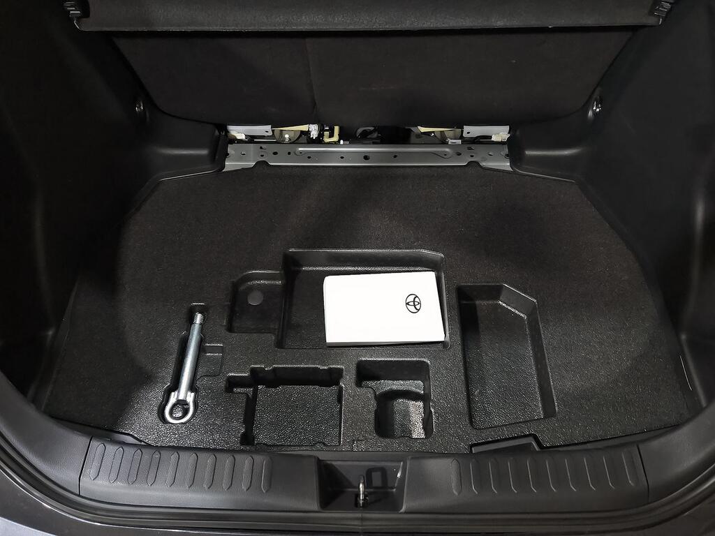 Toyota C-HR 1.8 140H Advance // 50.871 km