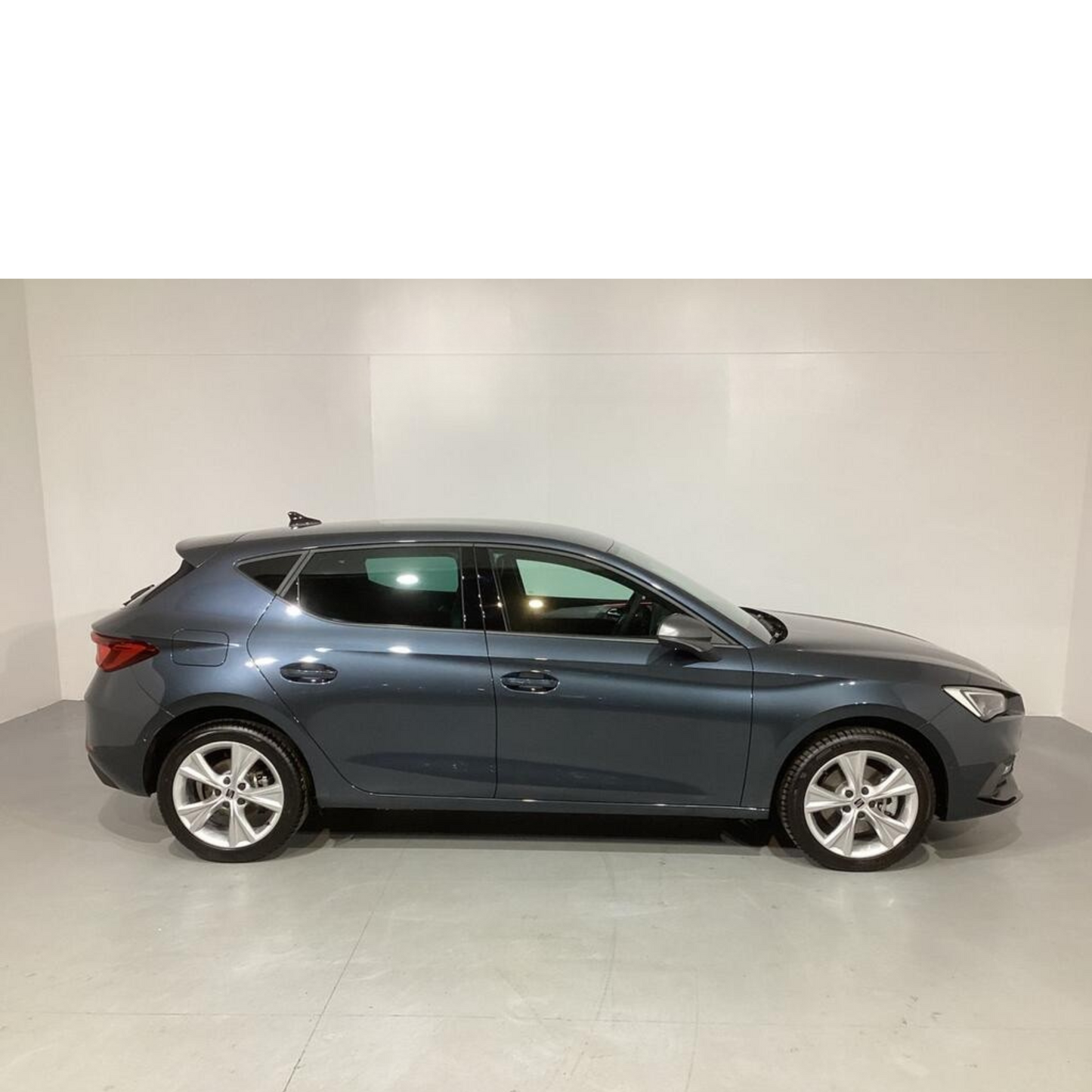 SEAT Leon 1.0 eTSI 81kW DSG-7 S&S FR 25 Aniversario // 47.046 km