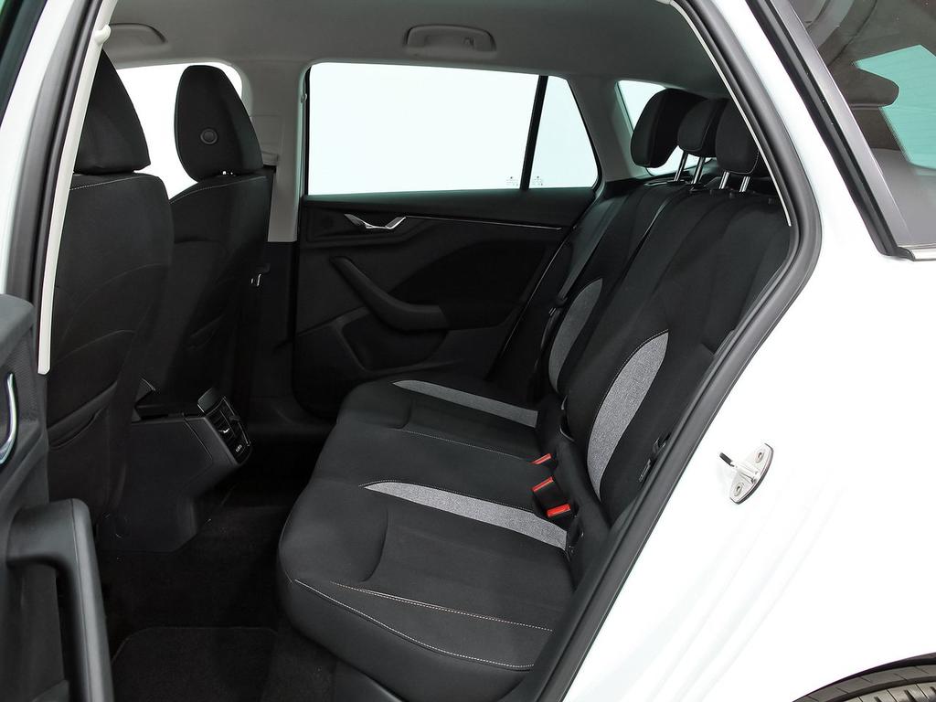 Skoda Kamiq 1.0 TSI 85kW (115CV) DSG SELECTION 115 CV // 22.204 km