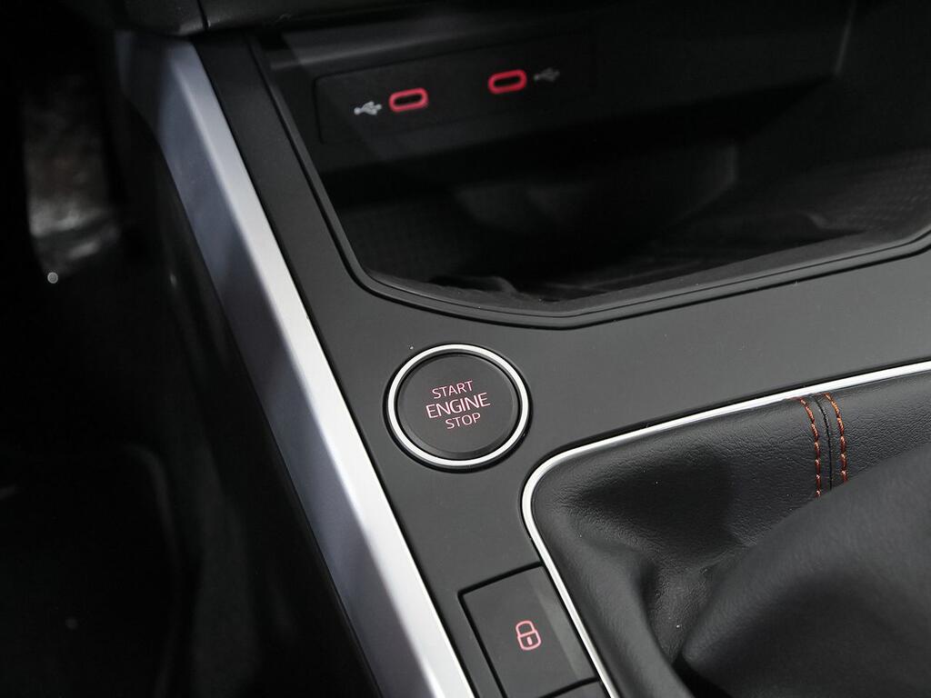 SEAT Arona 1.0 TSI 81kW (110CV) FR XM  //  15.707 km