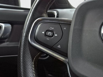 Volvo XC40 1.5 T3 R-Design (156cv) // 63.392km - 2019