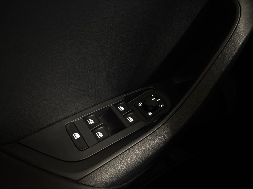 Skoda Karoq 1.5 TSI 110kW (150CV) DSG ACT Selection   //  18.855 km