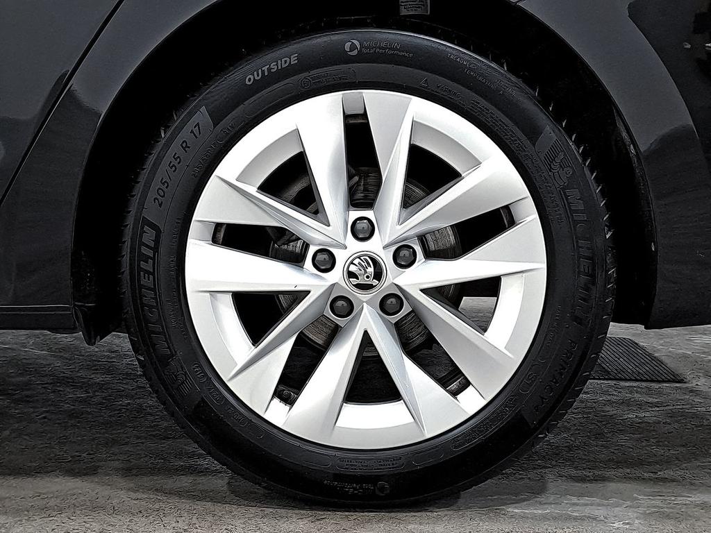 Skoda Octavia Combi 1.5 TSI 110kW DSG m-HEV Ambit Plus // 13.800 km