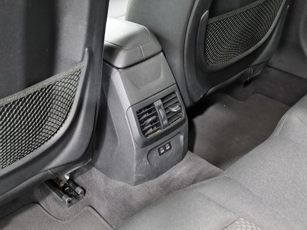BMW Serie 1 118d Business Auto //  68.006 KM