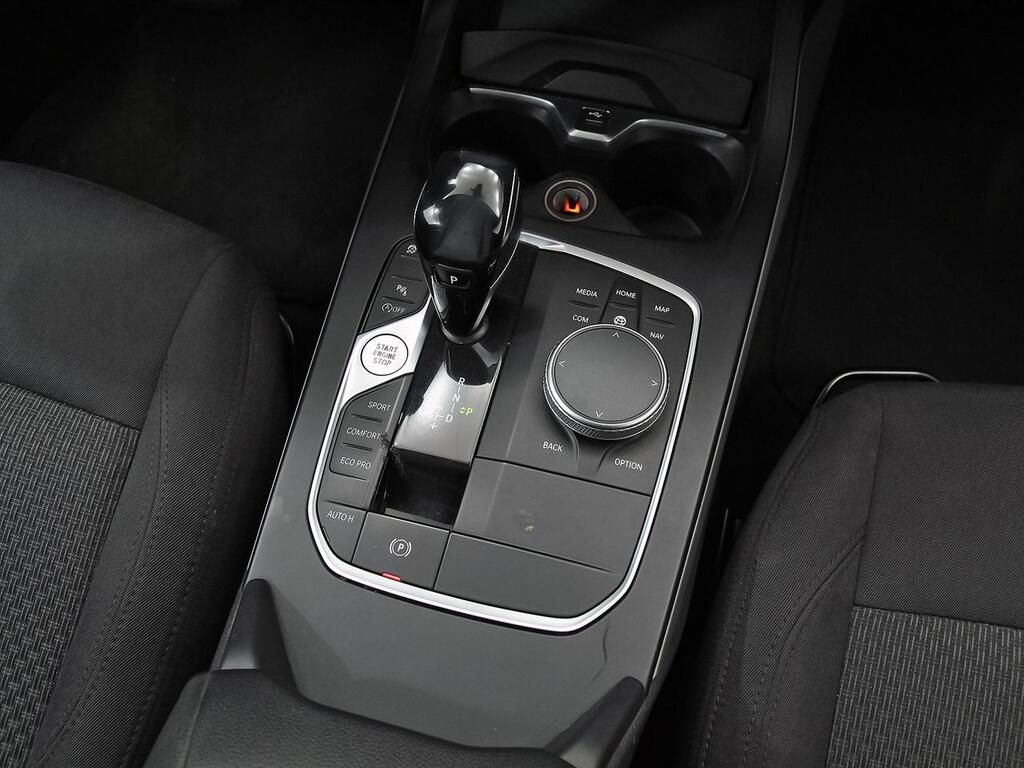 BMW Serie 1 118d Business Auto //  68.006 KM