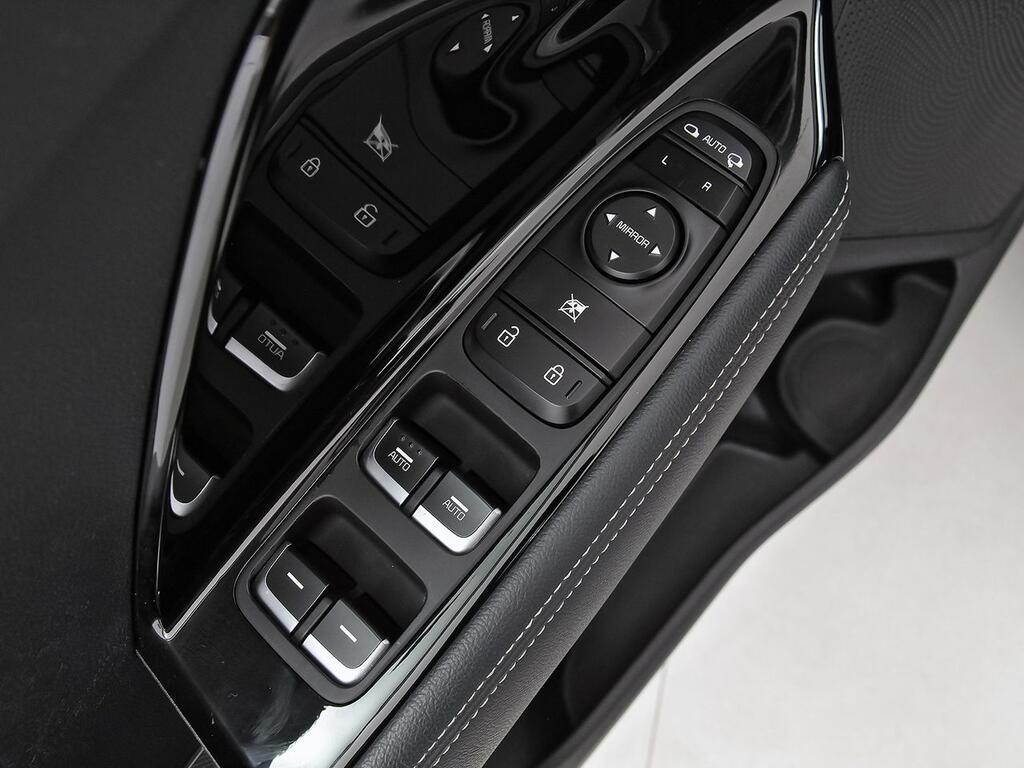 Kia Niro 1.6 GDi HEV 104kW (141CV) Drive  //  74.159 km