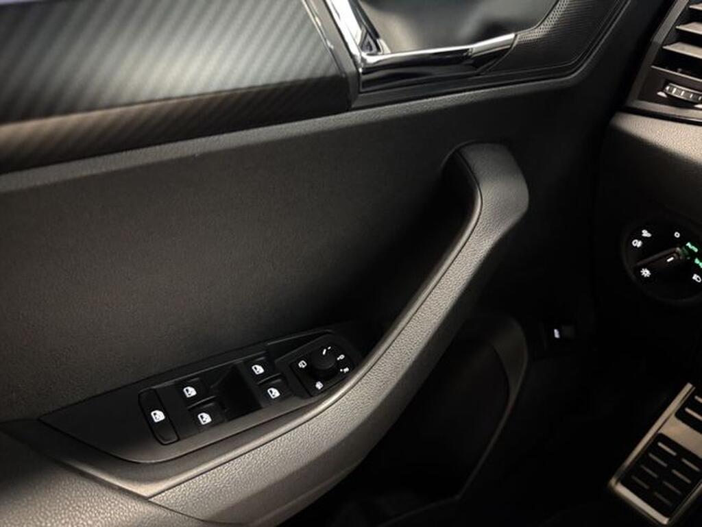 Skoda Karoq 1.5 TSI DSG Sportline (150cv) // 32.221km - 2025