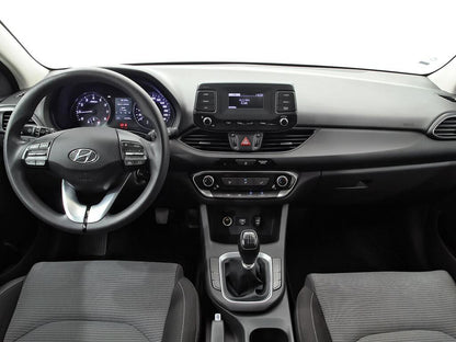 Hyundai i30 1.5 DPI Essence  // 48.966 km