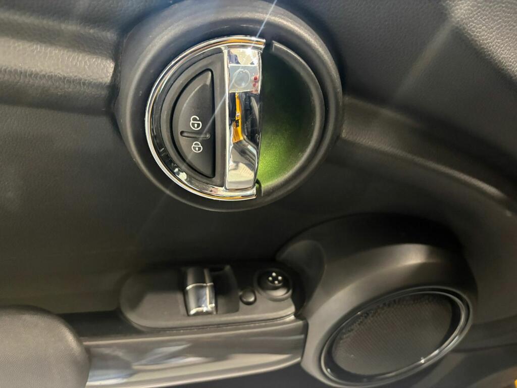Mini COOPER  //  69.300 km