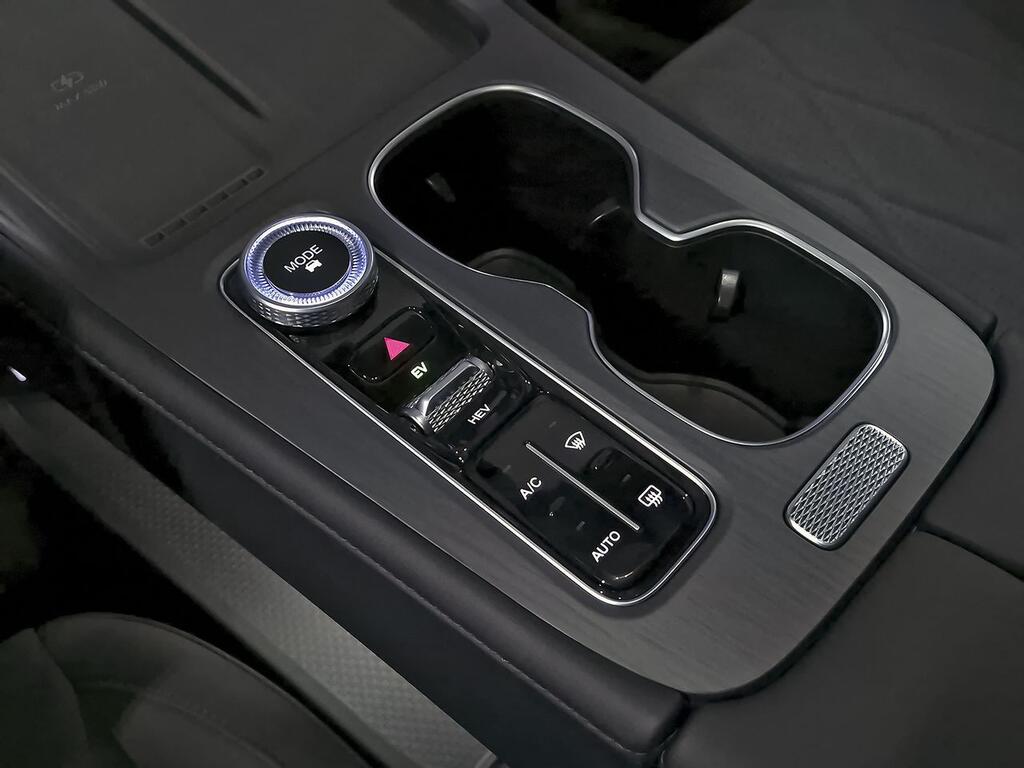 Ebro S800 1.5 TGDI PHEV Luxury E-CVT  //  7.800 km