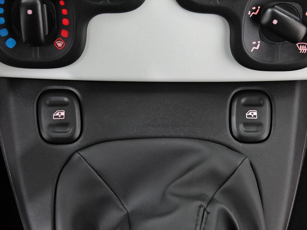 Fiat Panda Pandina 1.0 Hybrid 51kW (70cv)  //  3.750 km