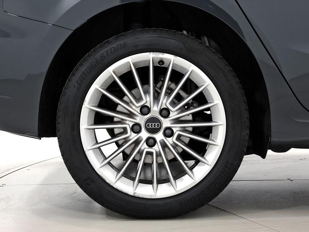 Audi A3 Sportback Advanced 30 TFSI 81kW S tronic  // 20.393 km