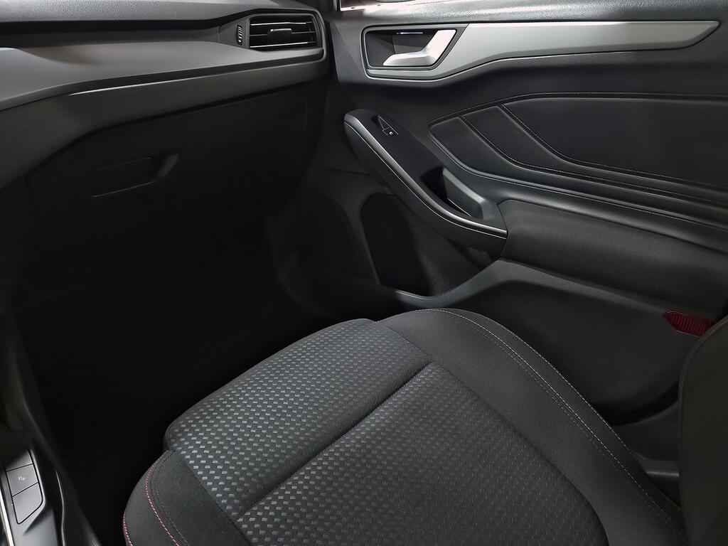 Ford Focus 1.0 Ecoboost MHEV 92kW ST-Line //  38.782 km