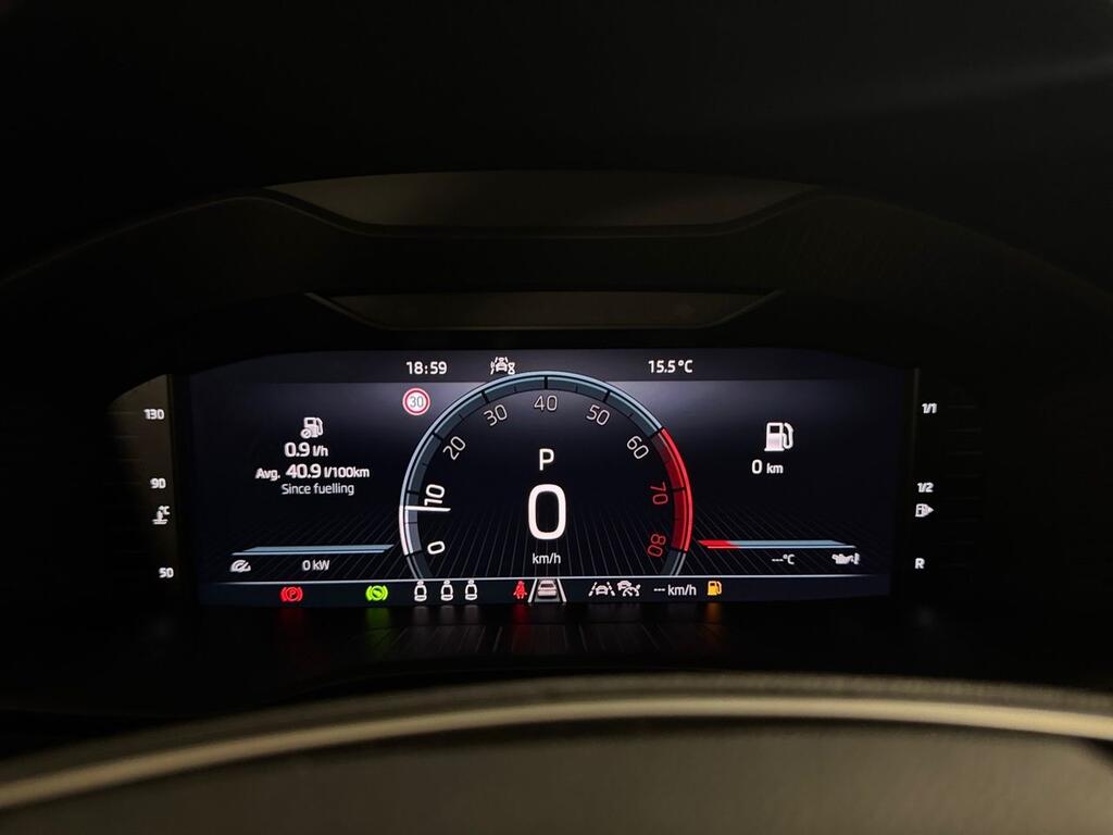 Skoda Karoq 1.5 TSI 110kW (150CV) DSG ACT Selection   //  18.855 km