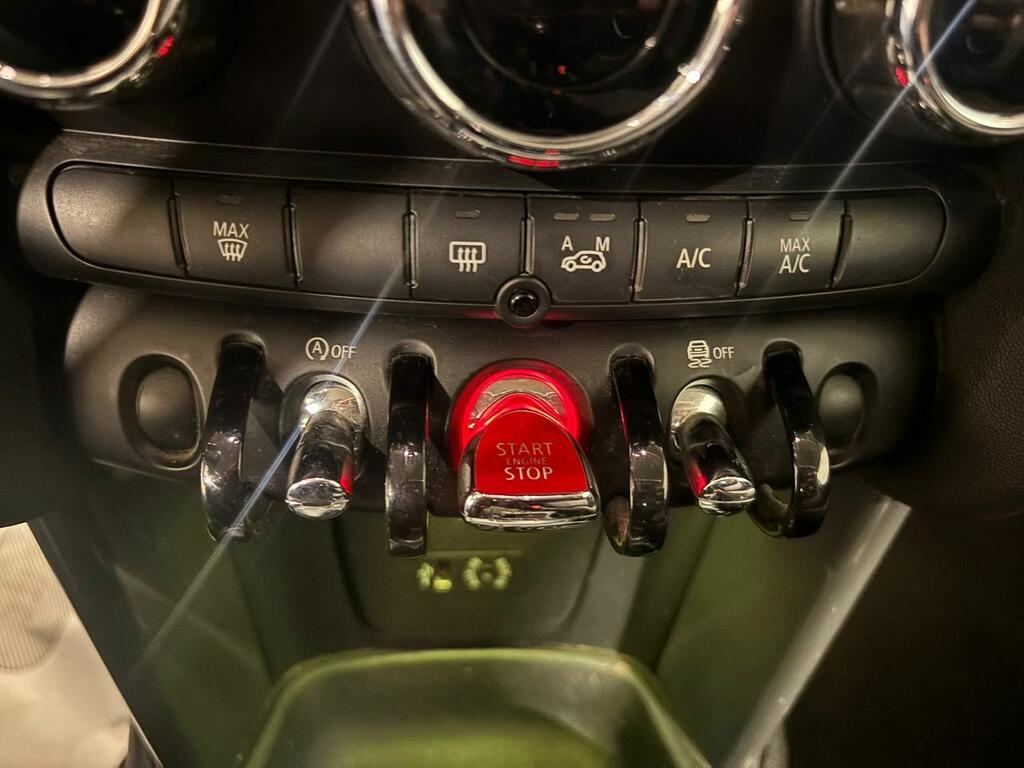 Mini COOPER  //  69.300 km