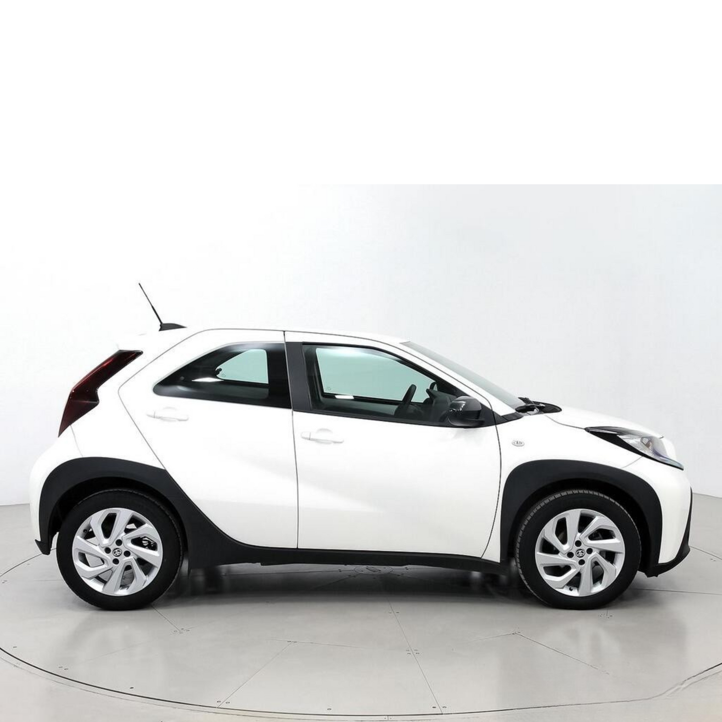Toyota Aygo X Cross 1.0 VVT-I  Play  (72CV)  //  37.350 km