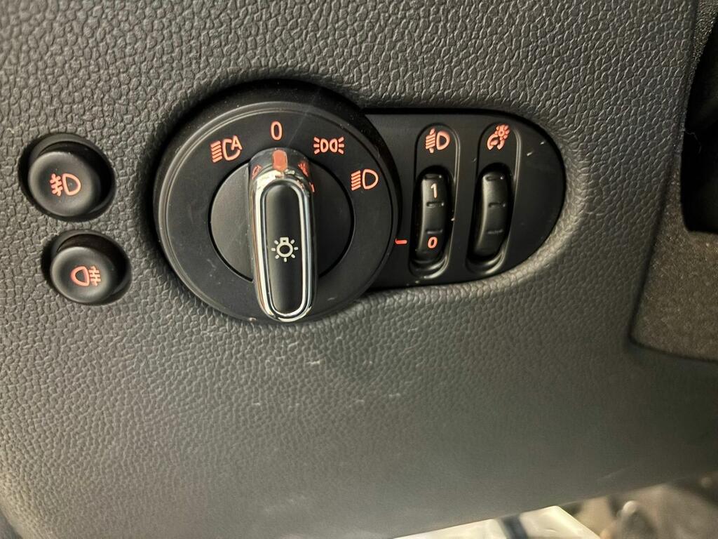 Mini COOPER  //  69.300 km
