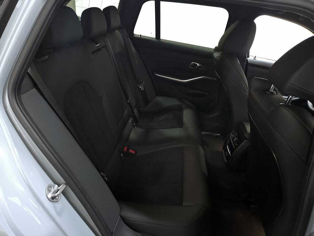 BMW Serie 3 318d Auto.Touring  //  28.329 km