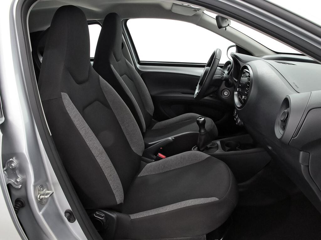 Toyota Aygo X Cross 1.0 VVT-I 72CV Play  //  32.675 km