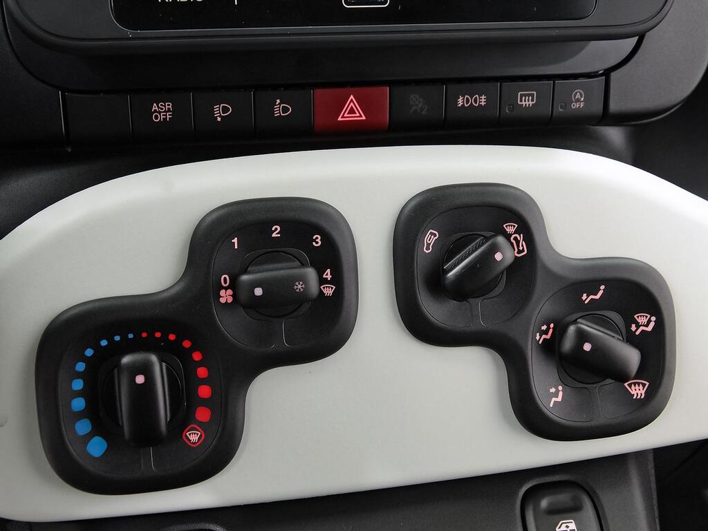 Fiat Panda Pandina 1.0 Hybrid 51kW (70cv)  //  3.750 km