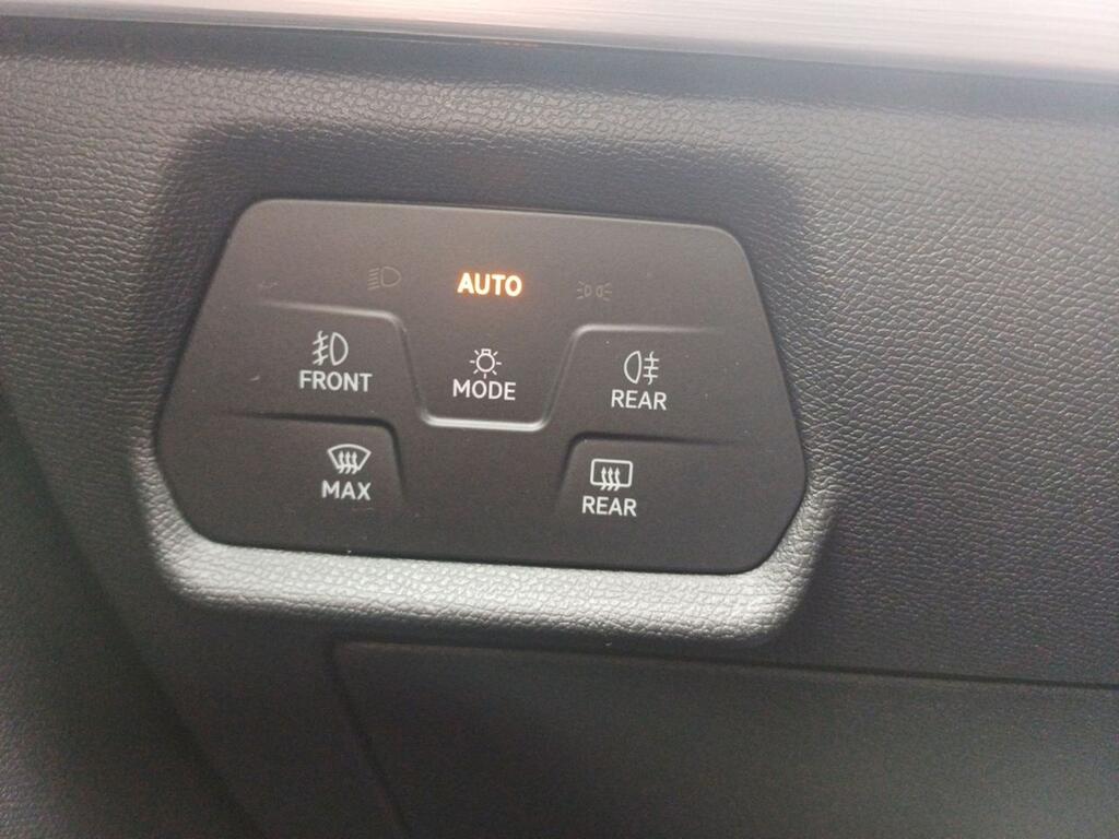 SEAT Leon 2.0 TDI 110kW DSG-7 S&S FR XS  //  31.091 km