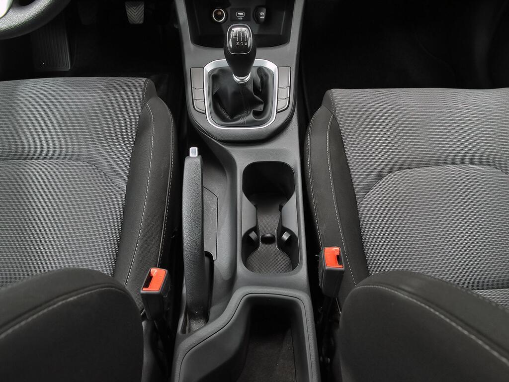 Hyundai i30 1.5 DPI Essence  // 48.966 km