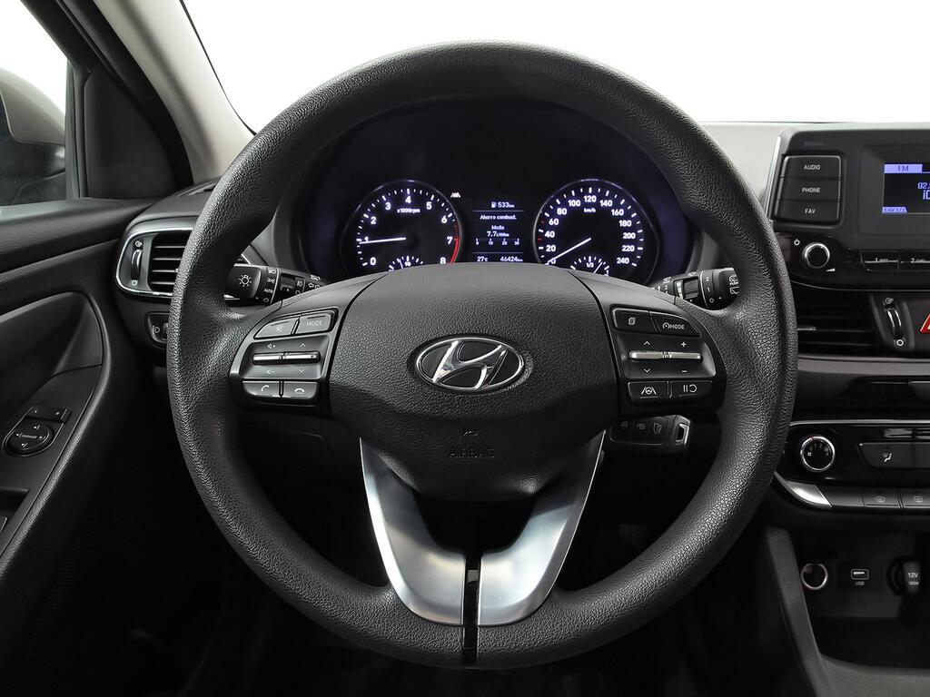 Hyundai i30 1.5 DPI Essence  // 48.966 km