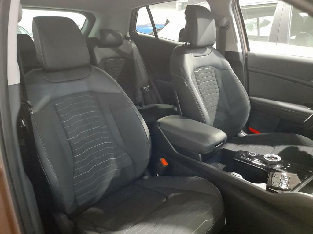 Kia Sportage 1.6 T-GDi MHEV Tech 4x4 DCT  (180CV)  //  18.000 km