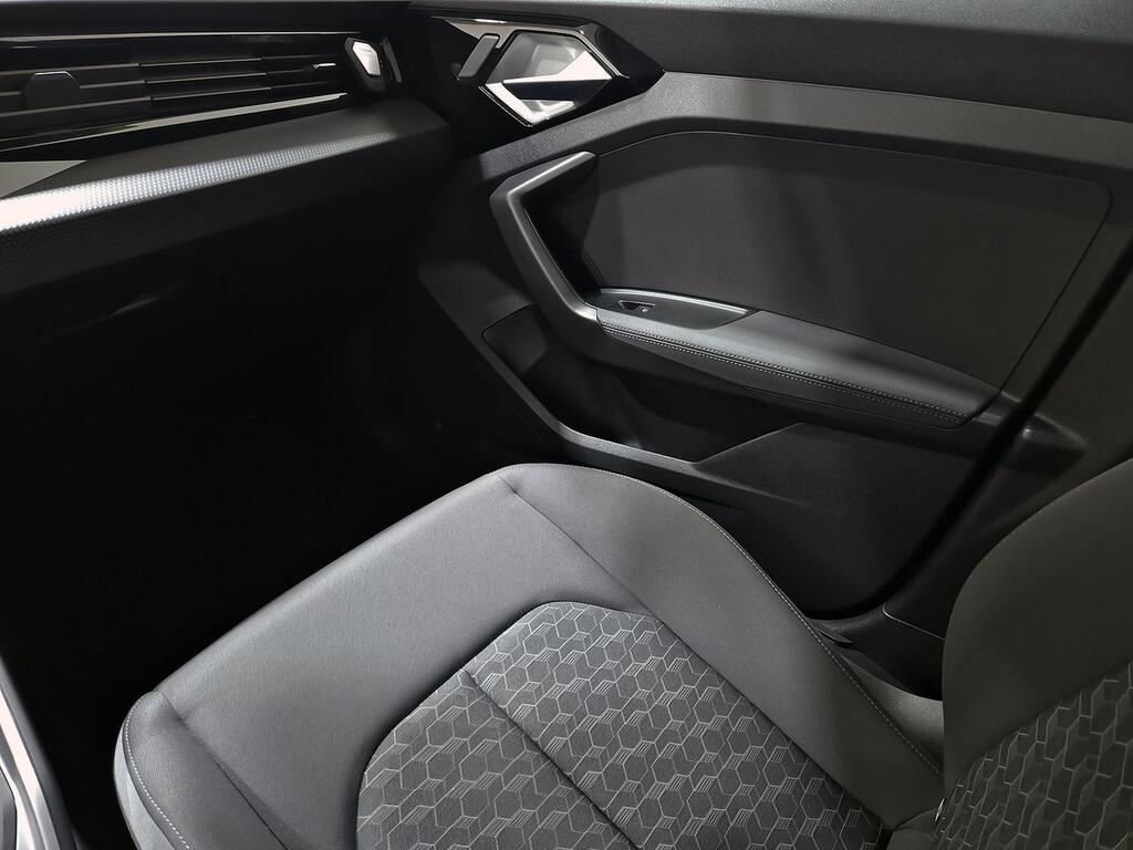 Audi A1 Sportback Black line 30 TFSI 85kW S tron  //  40.282 km